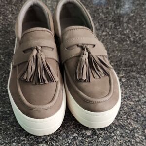 J/SLIDES Leather Taupe Tassel Loafers Size 9